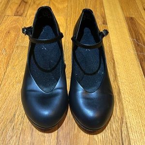 Little girl’s dance shoes size 5 1/2 W